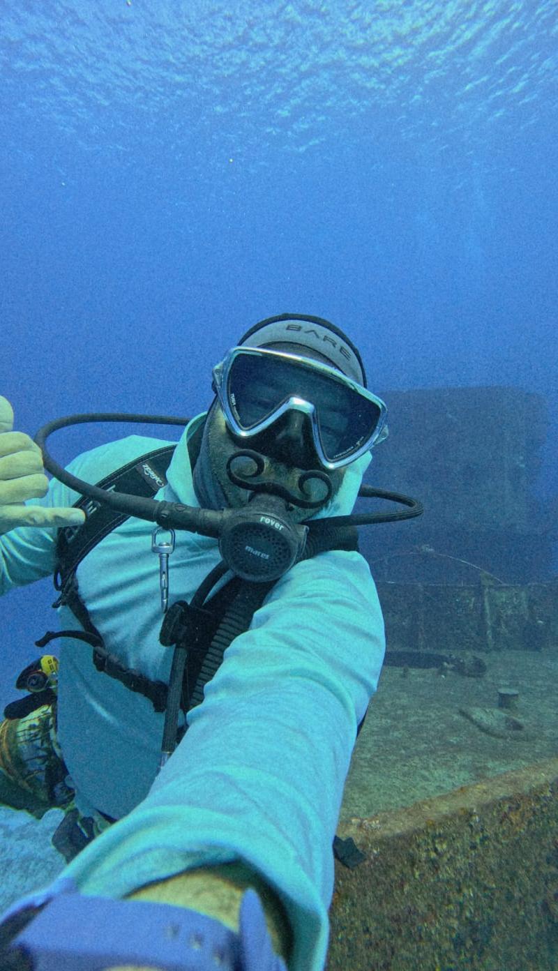 Luis Sifuentes Marín giving a thumbs up on a wreck dive in Cozumel